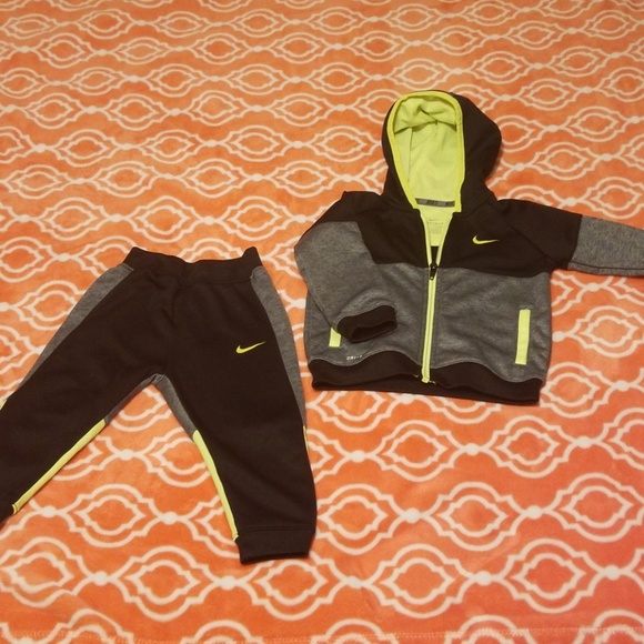 18 month nike sweatsuit